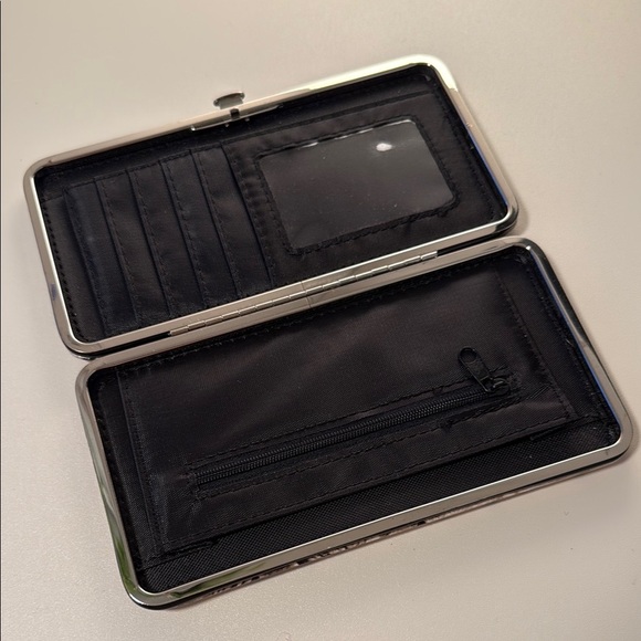 Sleek faux crocodile skin wallet - Picture 2 of 2